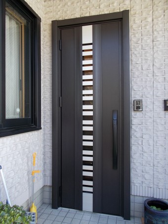 2世帯戸建て 玄関ドアのリフォーム 2世帯戸建て 玄関ドアのリフォーム